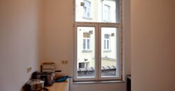 Gare de Schaerbeek Immeuble mixte de rapport rez commerce , 1er une chambre, 2eme et 3ème: 3 chambres
