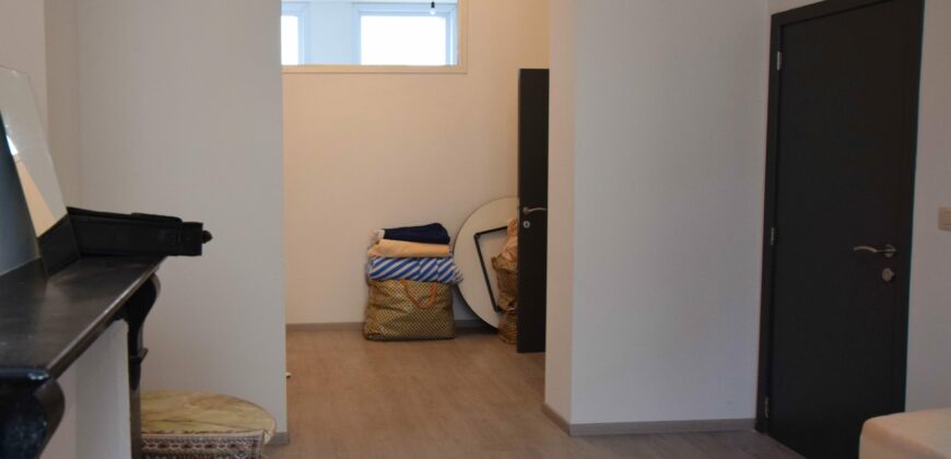 Gare de Schaerbeek Immeuble mixte de rapport rez commerce , 1er une chambre, 2eme et 3ème: 3 chambres