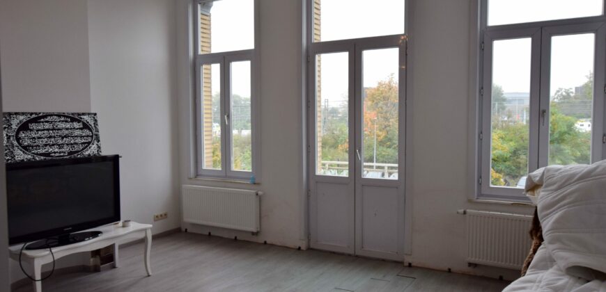 Gare de Schaerbeek Immeuble mixte de rapport rez commerce , 1er une chambre, 2eme et 3ème: 3 chambres