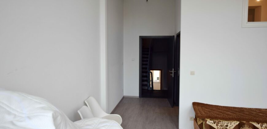Gare de Schaerbeek Immeuble mixte de rapport rez commerce , 1er une chambre, 2eme et 3ème: 3 chambres