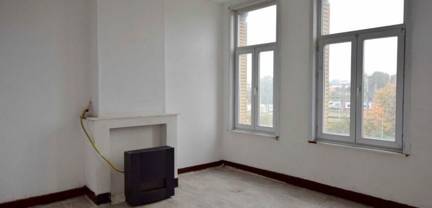 Gare de Schaerbeek Immeuble mixte de rapport rez commerce , 1er une chambre, 2eme et 3ème: 3 chambres