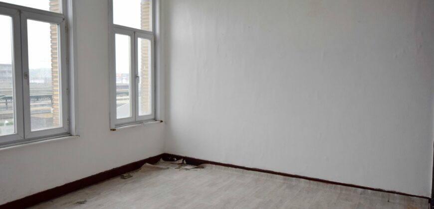 Gare de Schaerbeek Immeuble mixte de rapport rez commerce , 1er une chambre, 2eme et 3ème: 3 chambres
