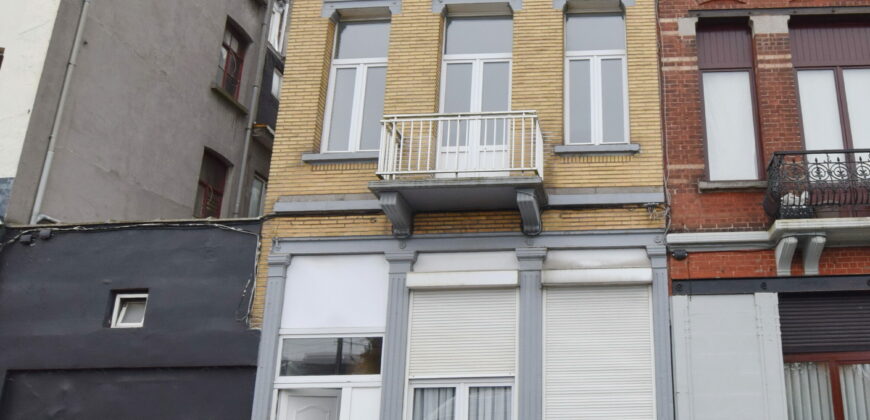 Gare de Schaerbeek Immeuble mixte de rapport rez commerce , 1er une chambre, 2eme et 3ème: 3 chambres