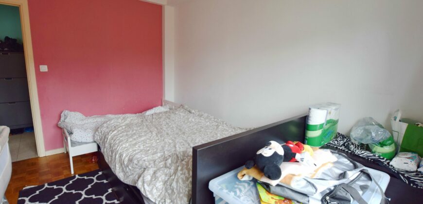 1 chambre de 59m2 petite copropriété à côté du métro Hankar et proche des grands axes routiers