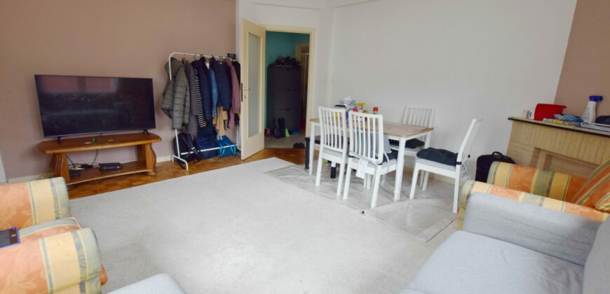 1 chambre de 59m2 petite copropriété à côté du métro Hankar et proche des grands axes routiers