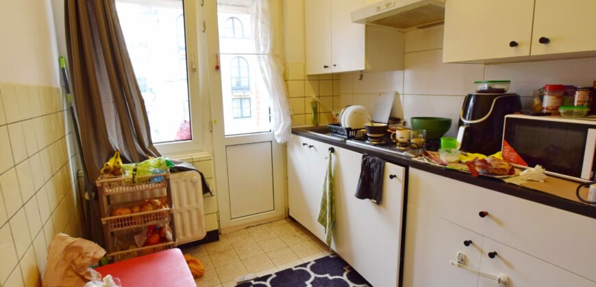 1 chambre de 59m2 petite copropriété à côté du métro Hankar et proche des grands axes routiers