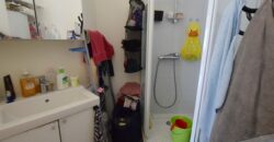 1 chambre de 59m2 petite copropriété à côté du métro Hankar et proche des grands axes routiers