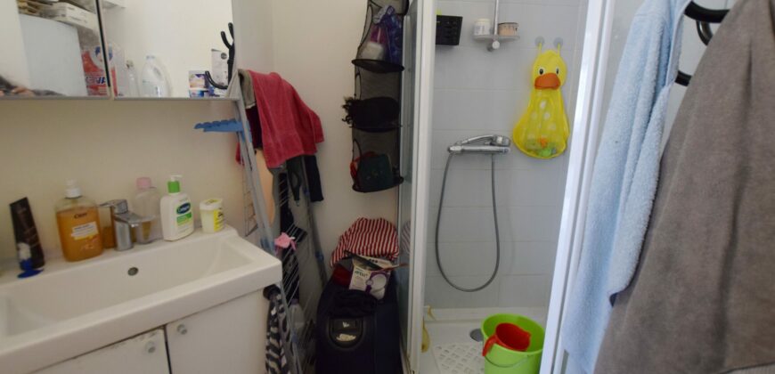 1 chambre de 59m2 petite copropriété à côté du métro Hankar et proche des grands axes routiers