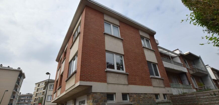 1 chambre de 59m2 petite copropriété à côté du métro Hankar et proche des grands axes routiers