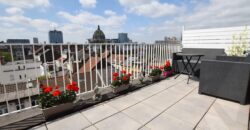 Licht appartement van 66 m² met prachtig terras met uitzicht over de stad.