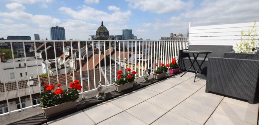 Licht appartement van 66 m² met prachtig terras met uitzicht over de stad.