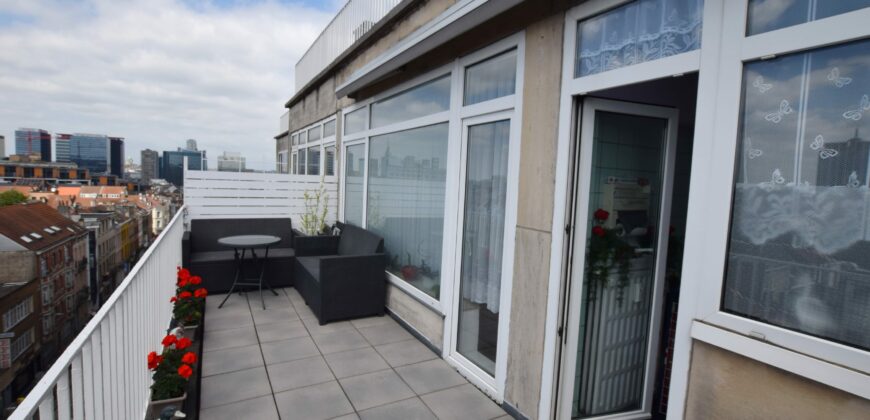 Licht appartement van 66 m² met prachtig terras met uitzicht over de stad.