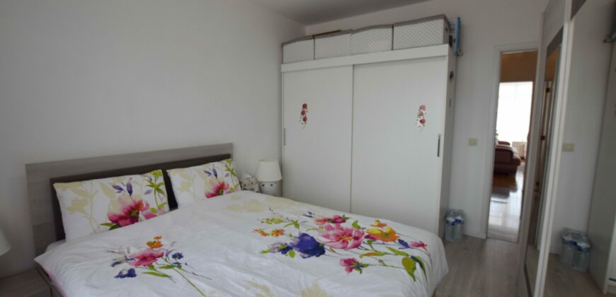 Licht appartement van 66 m² met prachtig terras met uitzicht over de stad.
