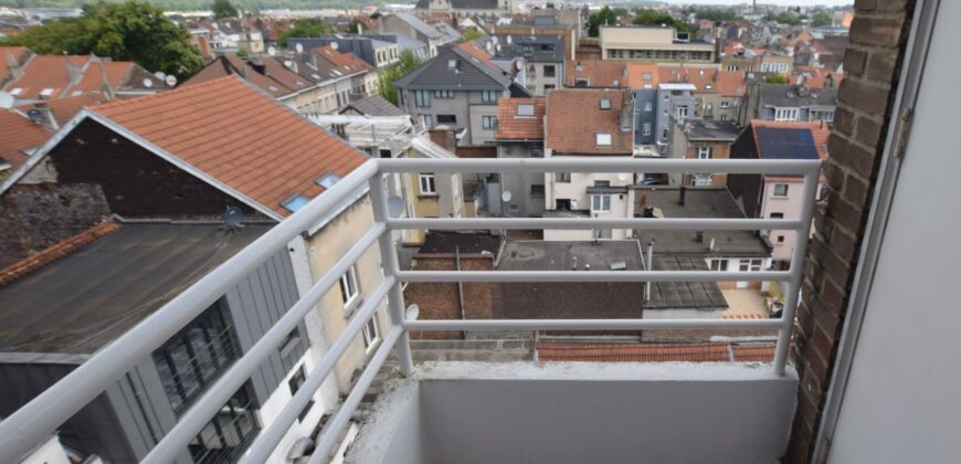 Licht appartement van 66 m² met prachtig terras met uitzicht over de stad.