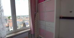 Licht appartement van 66 m² met prachtig terras met uitzicht over de stad.