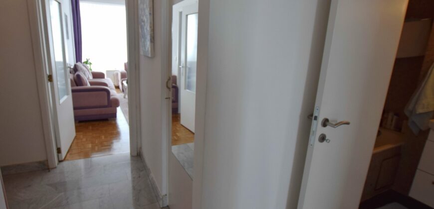 Licht appartement van 66 m² met prachtig terras met uitzicht over de stad.