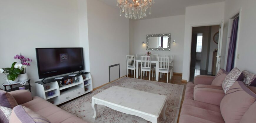 Licht appartement van 66 m² met prachtig terras met uitzicht over de stad.