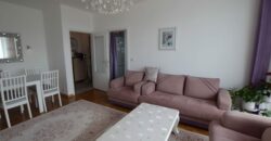 Licht appartement van 66 m² met prachtig terras met uitzicht over de stad.