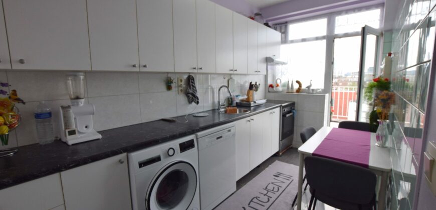 Licht appartement van 66 m² met prachtig terras met uitzicht over de stad.
