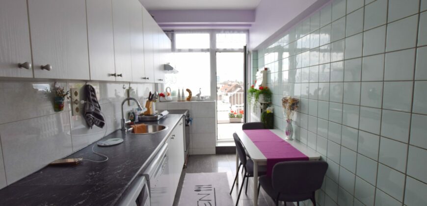 Licht appartement van 66 m² met prachtig terras met uitzicht over de stad.